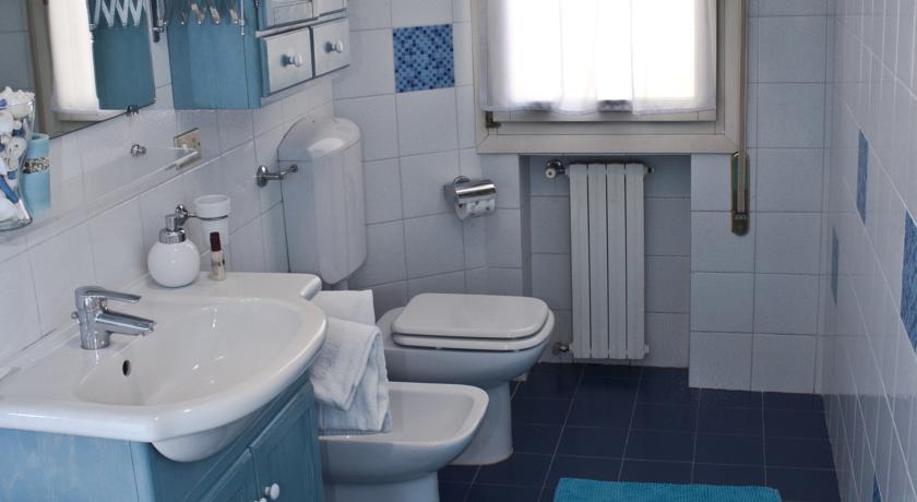 Large Double Room Private External Bathroom
