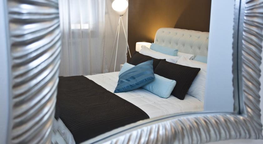 Large Double Room Private External Bathroom