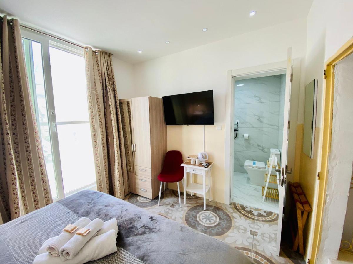 Double Roof Terrace private bathroom