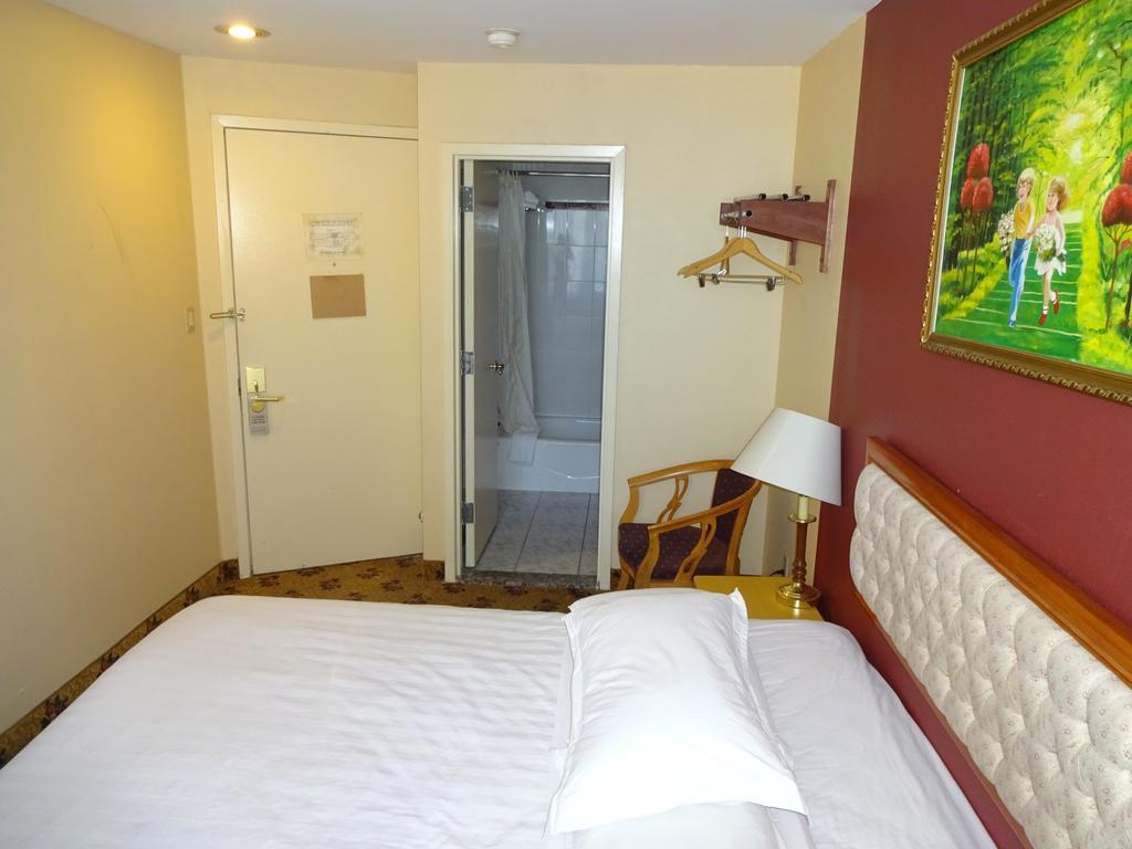 Queen Room