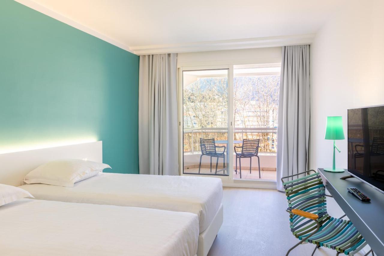 Double or Twin Room Terrace Mountain View