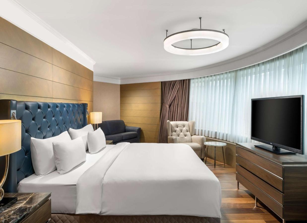 Panoramic Suite City View Lounge Access