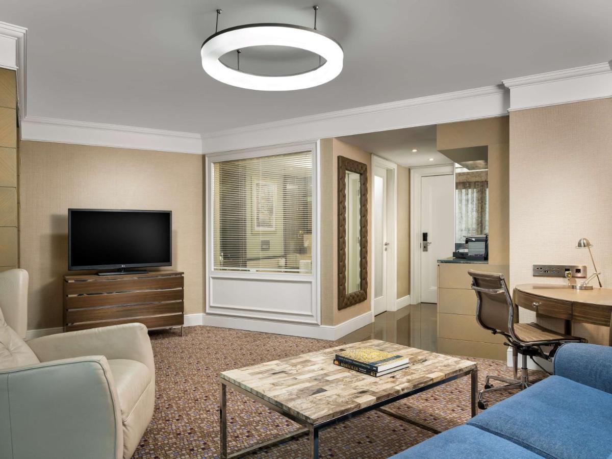 Suite City View Lounge Access