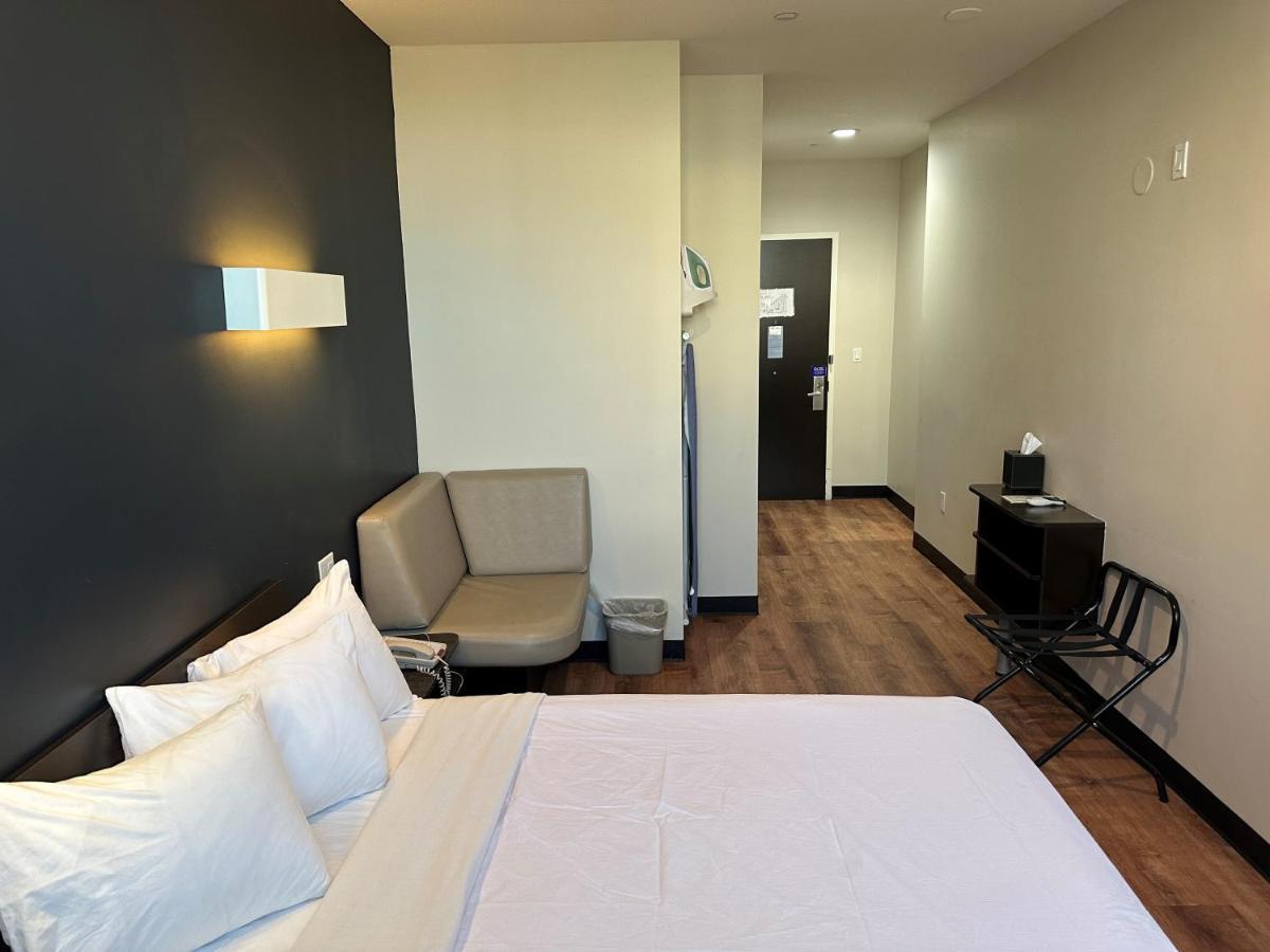 Chambre Standard Accessible aux Personnes à Mobilité Réduite