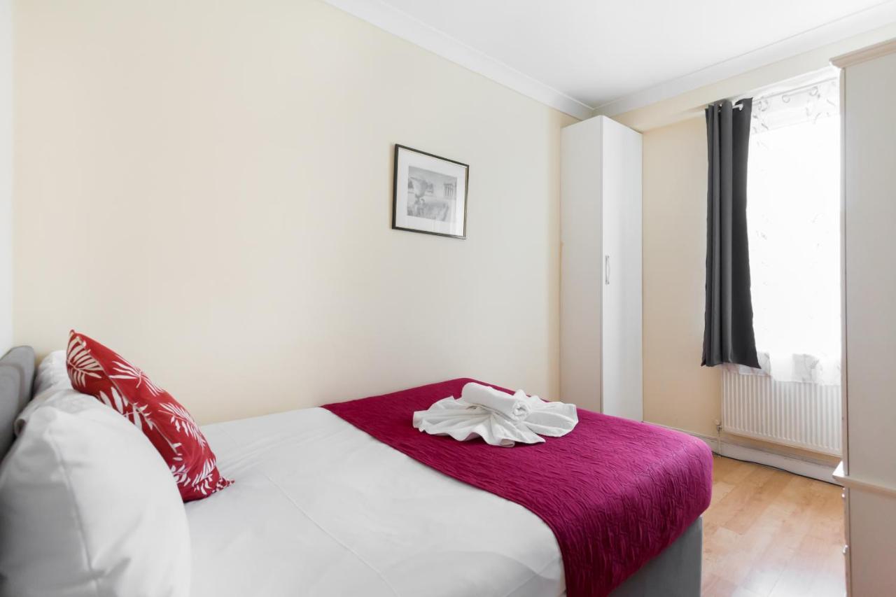 One-Bedroom Deluxe Apartment