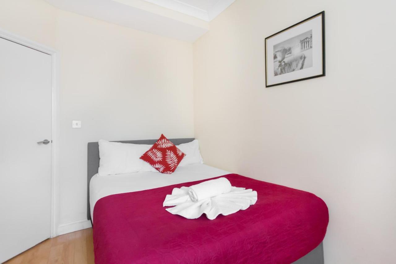 One-Bedroom Deluxe Apartment