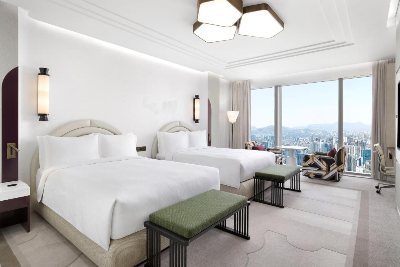 Grand Masters Queen Room Two Queen Beds City View