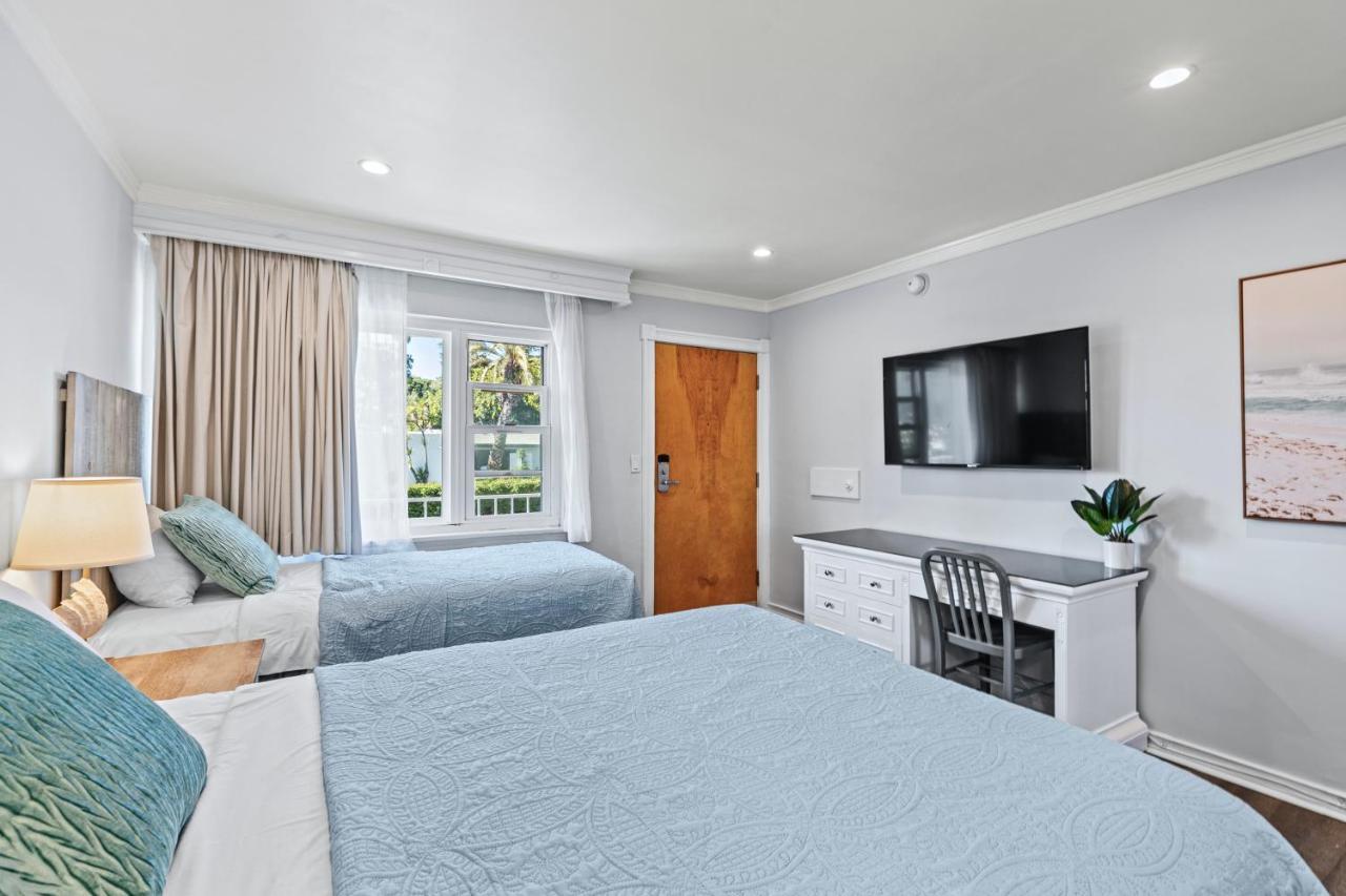 Queen Bedroom Suite 3 Beds