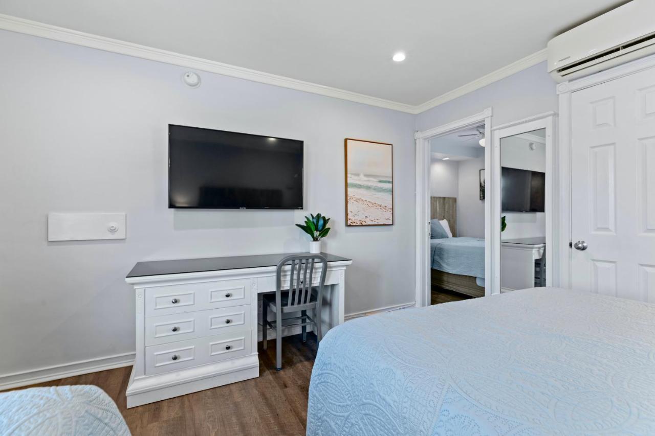 Queen Bedroom Suite 3 Beds