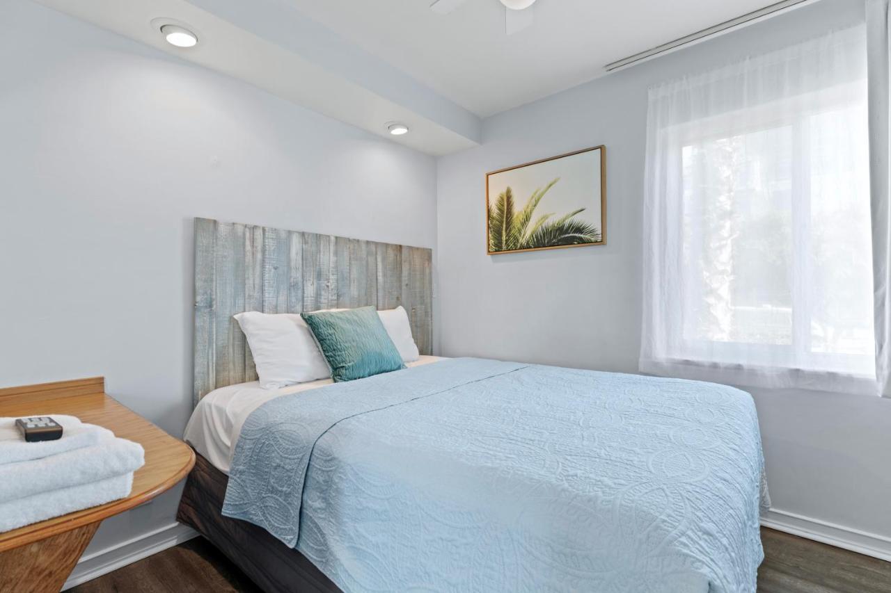 Queen Bedroom Suite 3 Beds