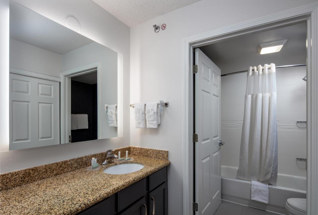 One-Bedroom Suite,1362344231:JPEG