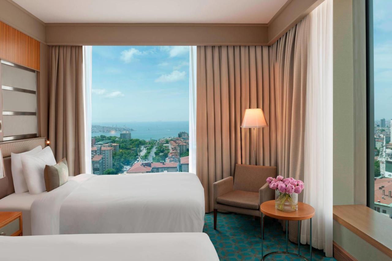 Deluxe Twin Room Bosphorus View