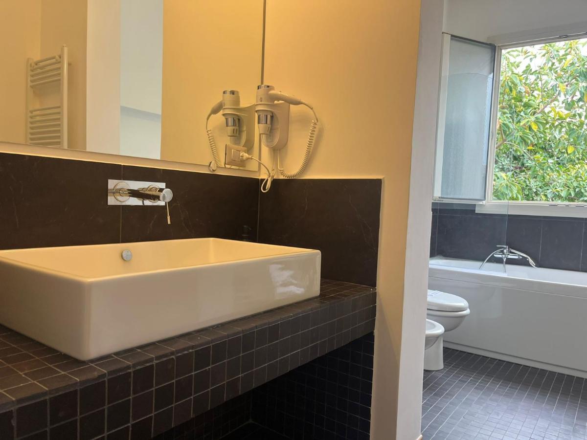 Family Suite Spa Bath