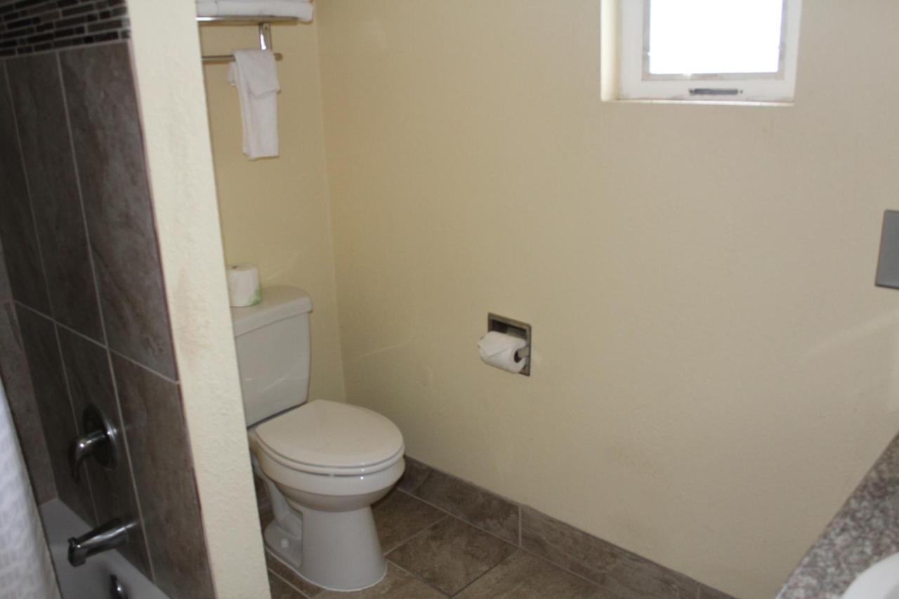 Chambre Lit Queen-Size avec Baignoire