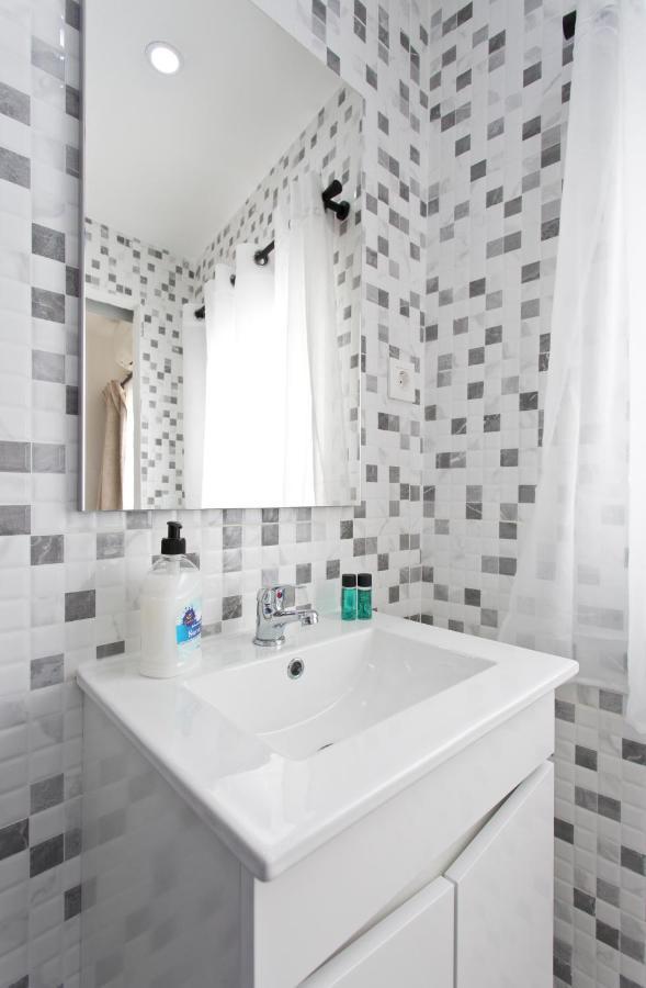 Single Room Bathroom