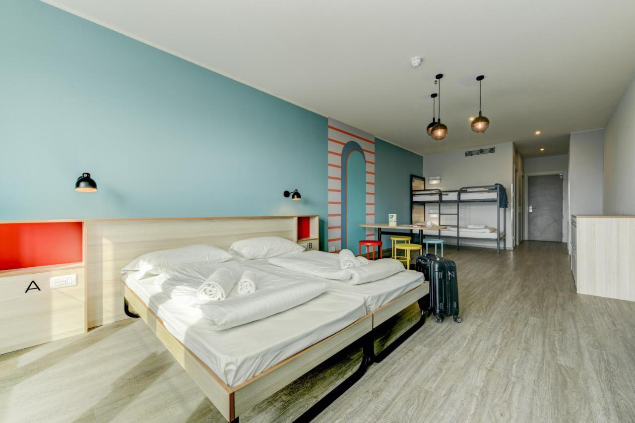 Bed 6-Bed Mixed Dormitory Room