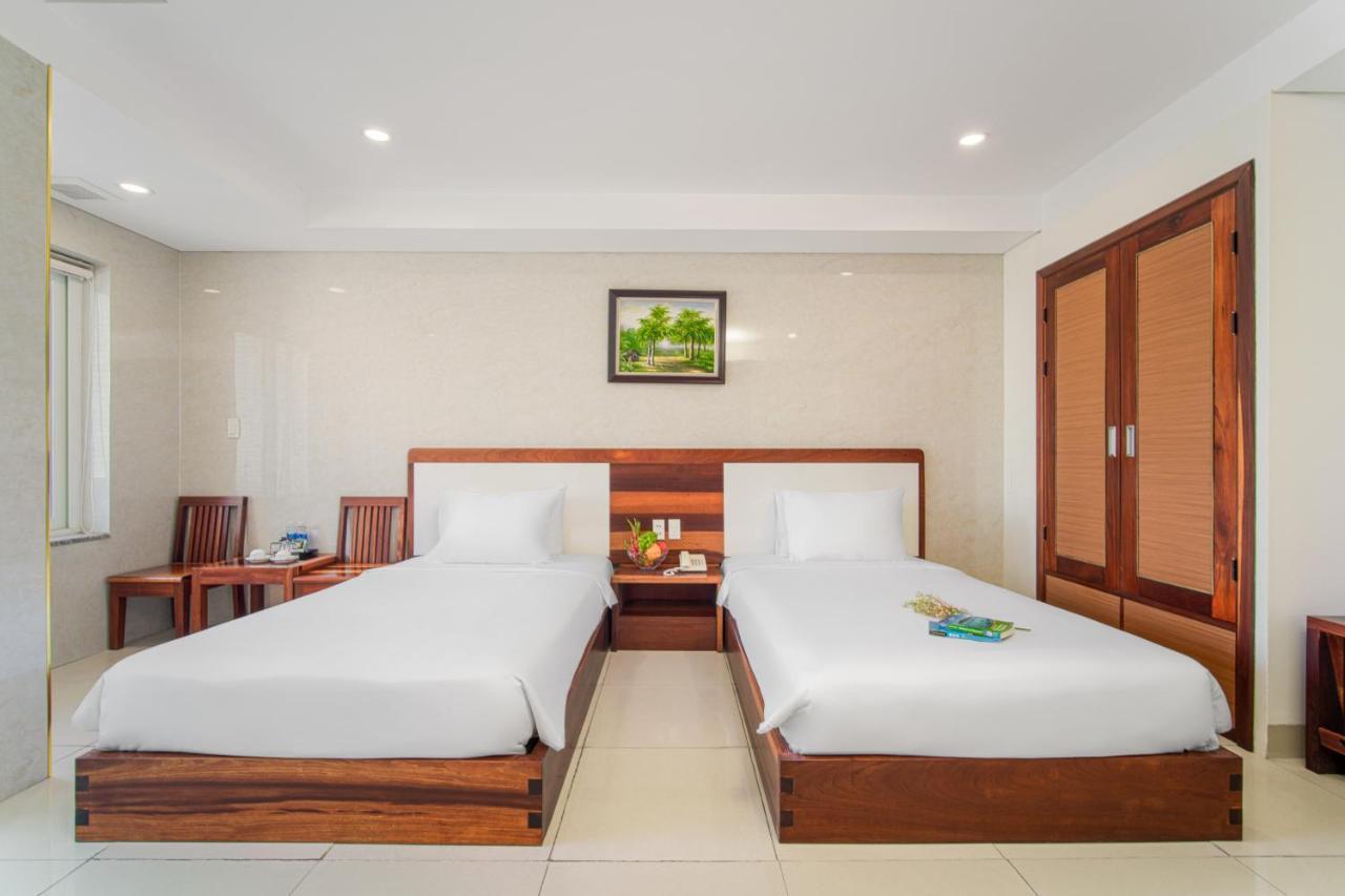 Deluxe Twin Room Street View