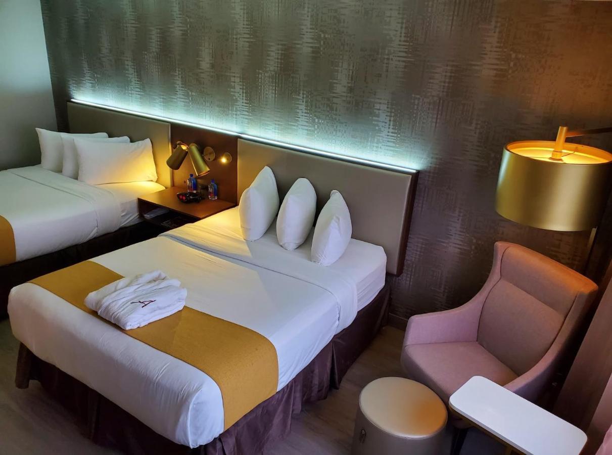 Gold Room Two Queen Beds