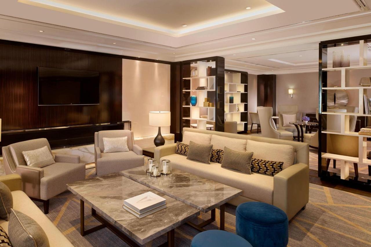 Club King Room
