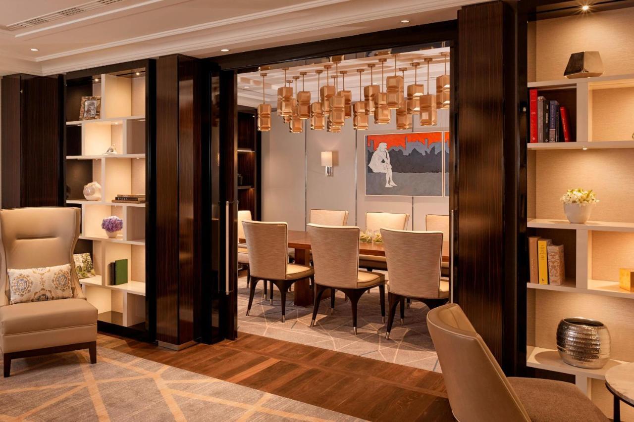 Club King Room