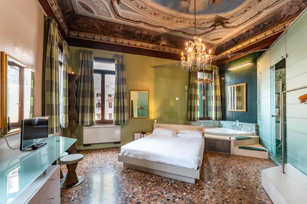 King Room Spa Bath