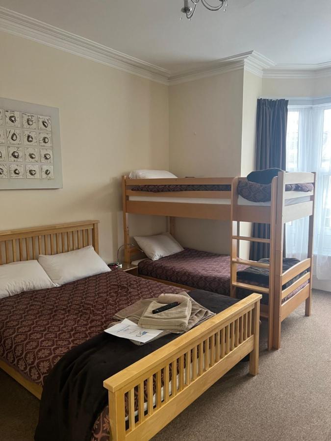 Family Room with Private Bathroom,1364949353:JPEG