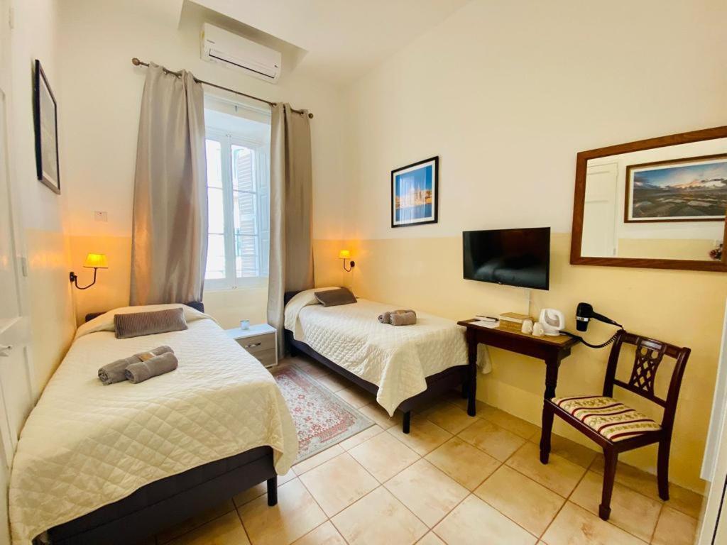 Twin Room separate private bathroom