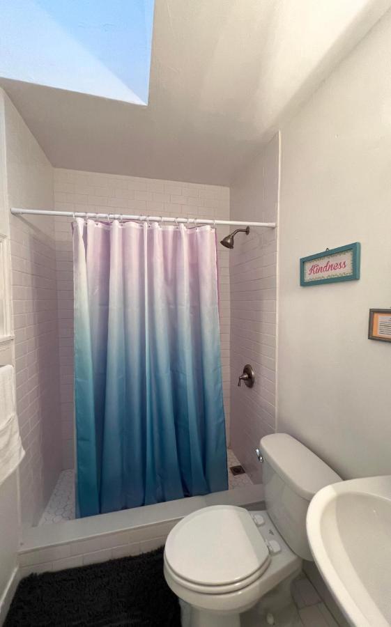 Private Standard Double Queen Room Bathroom