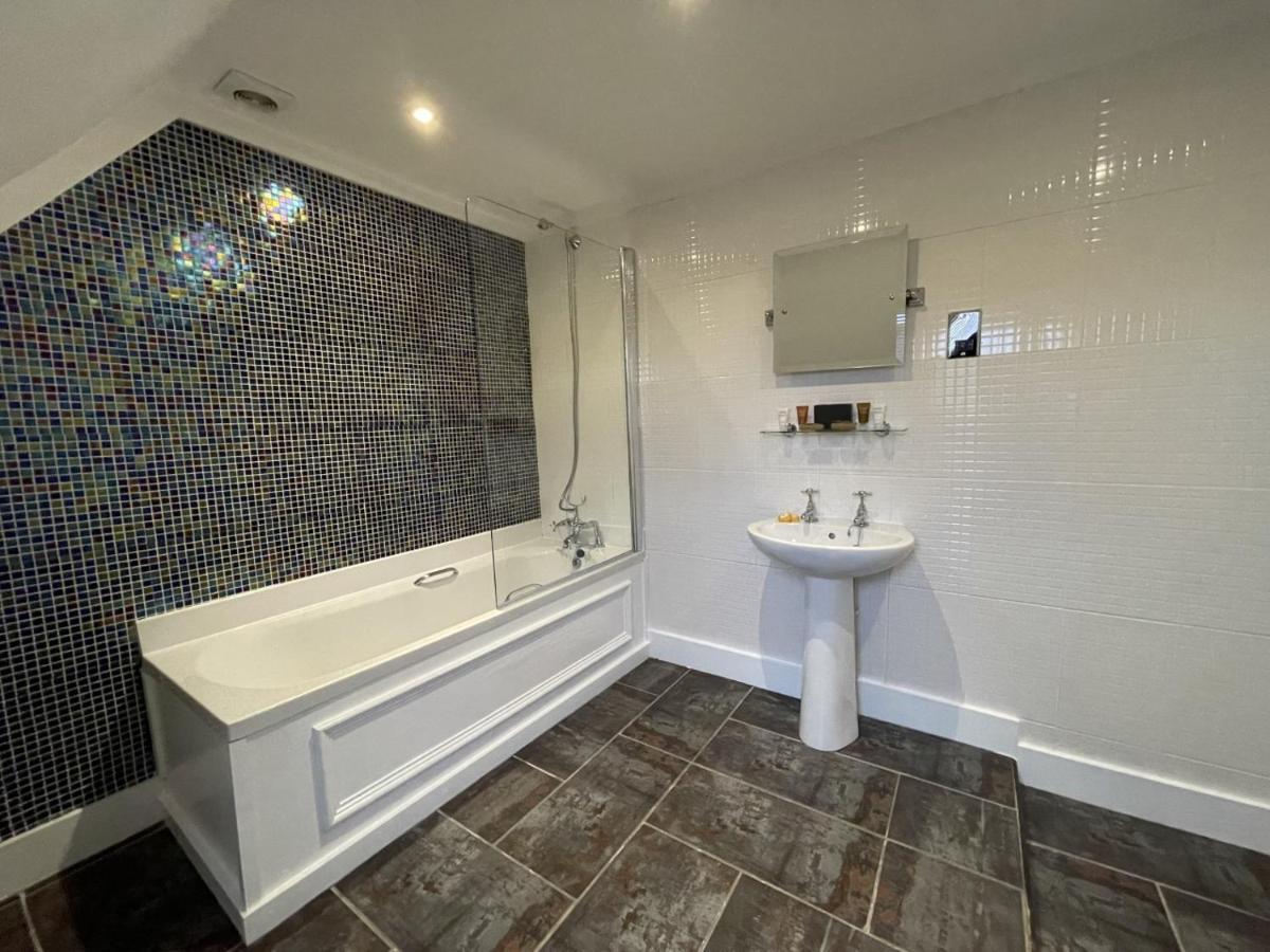 Deluxe Double Room Bath