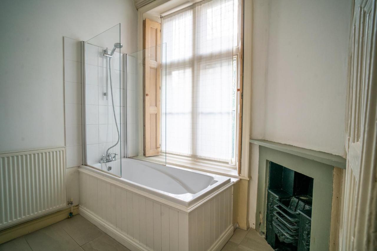 Double Room Four Poster Bed