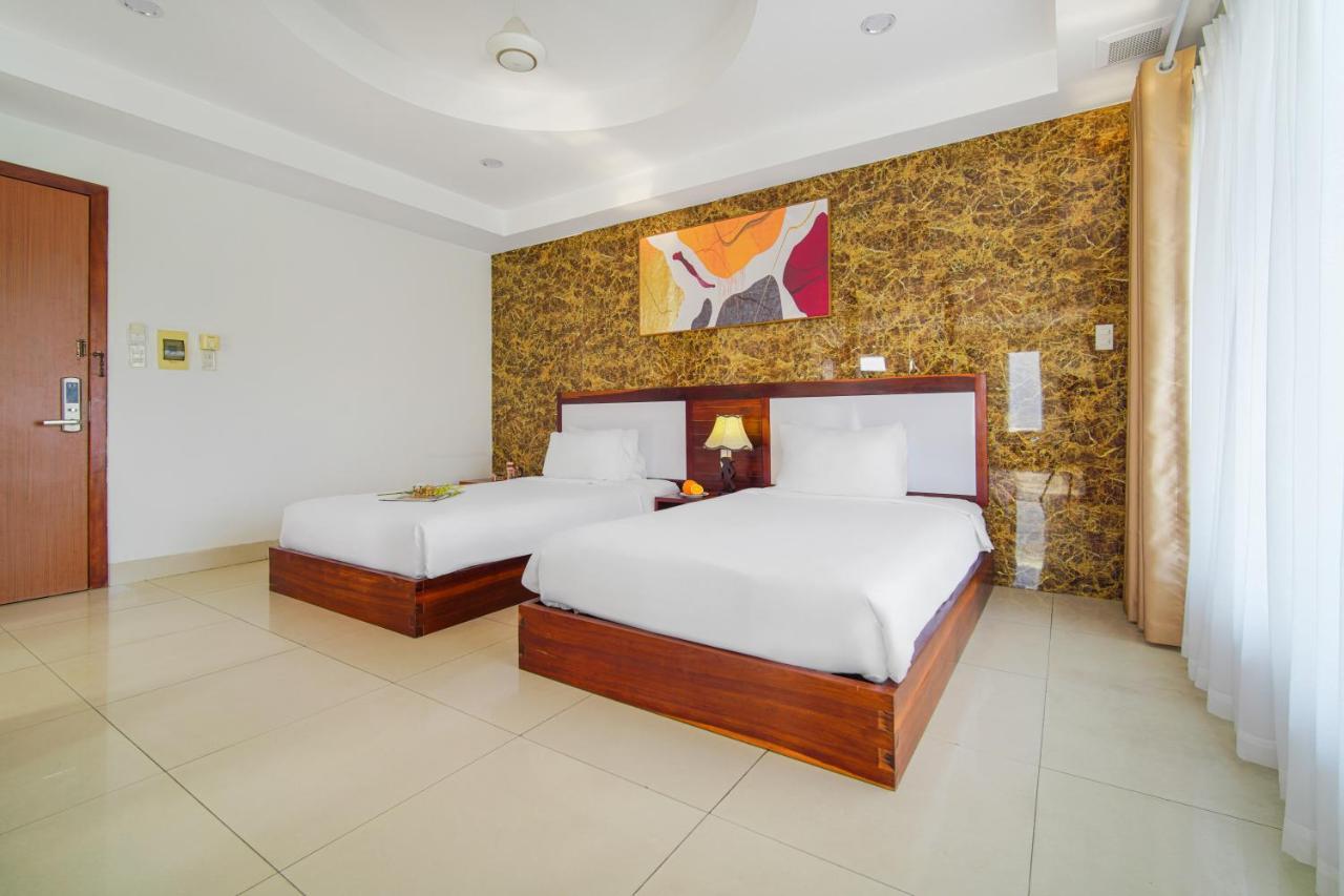 Triple Room Bath