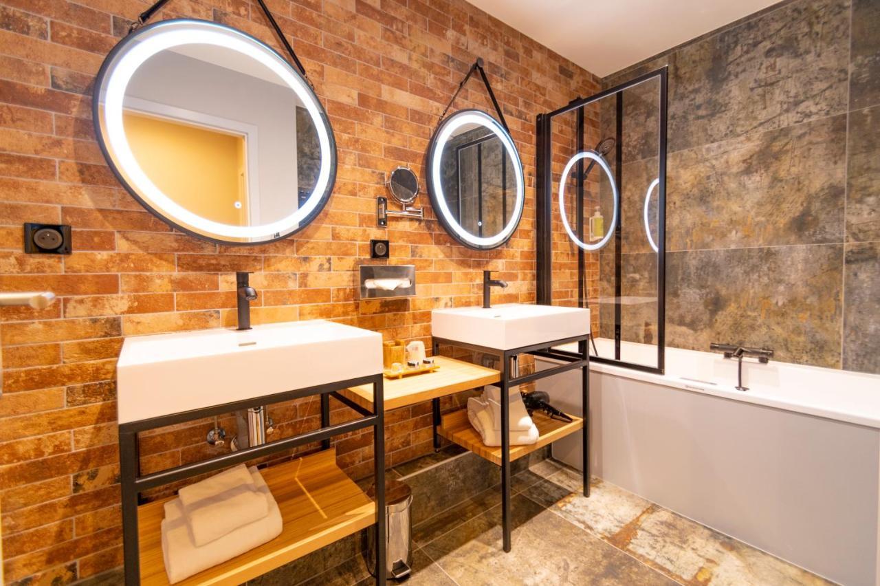 Charm Room Shower or Balneo Bath