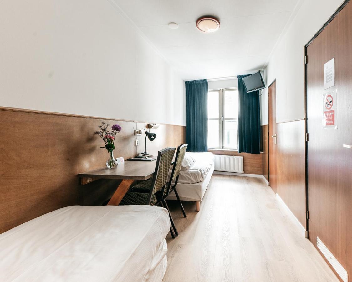 Twin Room Private Bathroom