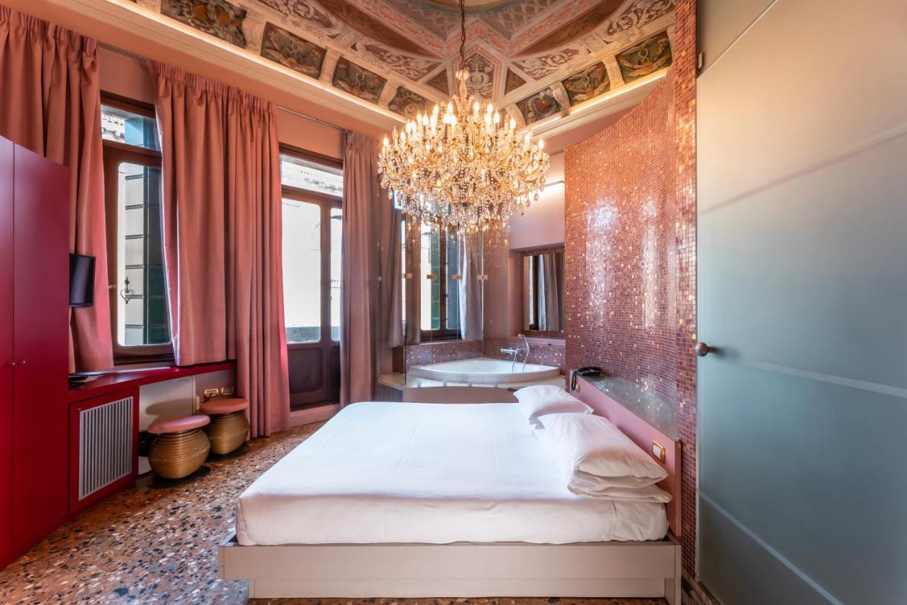 King Room Spa Bath
