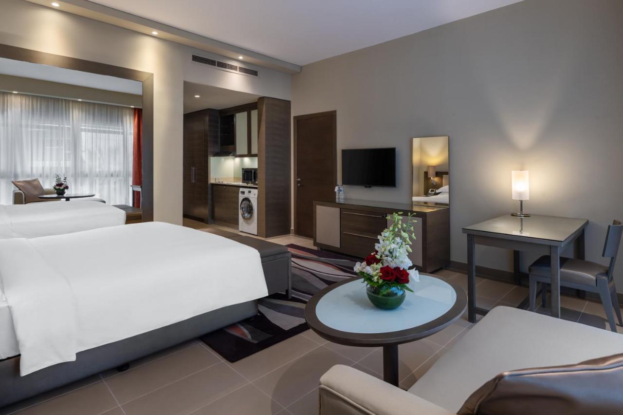 Spacious Studio King Bed