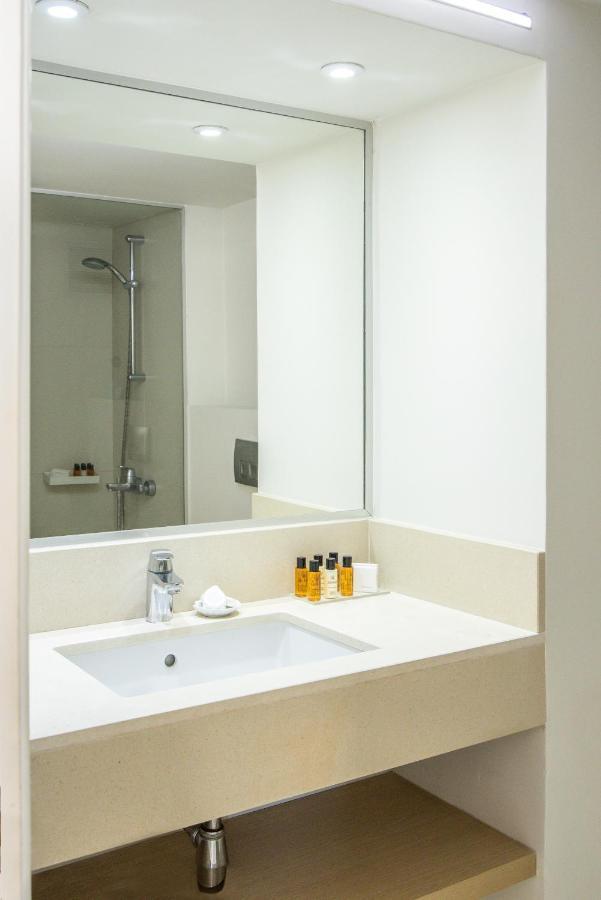 Standard Twin Room Partial Sea View