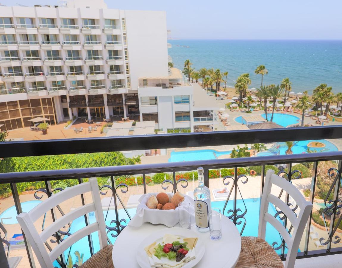 Deluxe Double or Twin Room Pool View