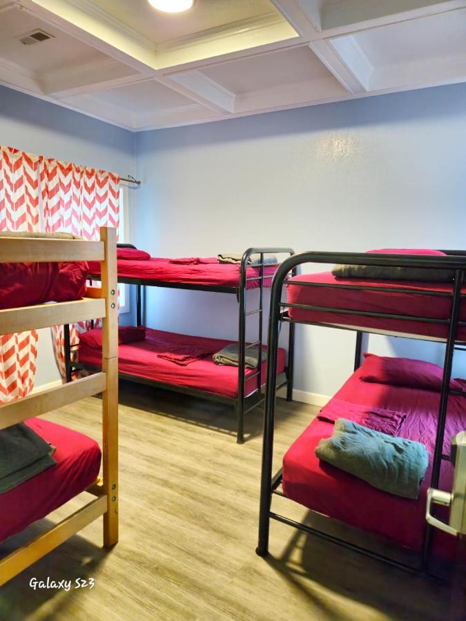 Single Bed 6-Bed Dormitory Room