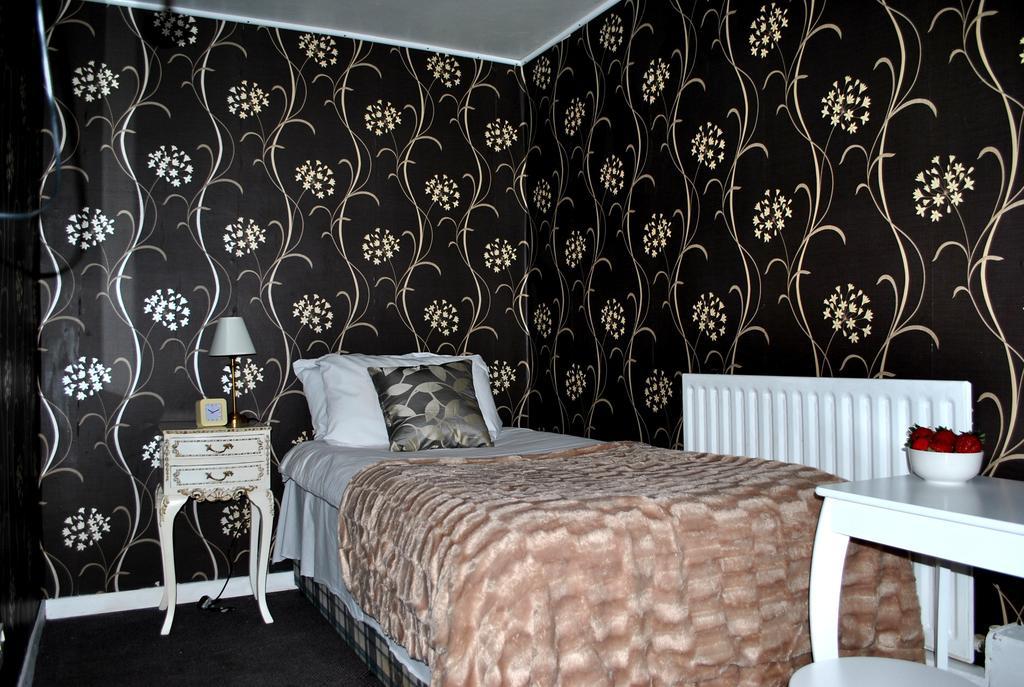 Single Room with Shared Bathroom