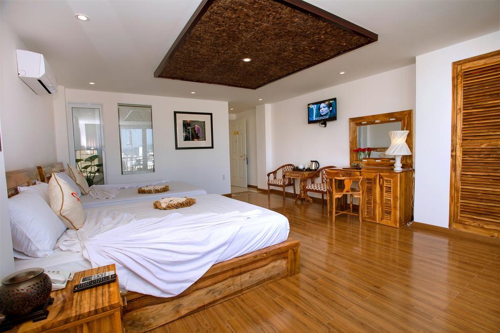 Senior Deluxe Family Room Balcony