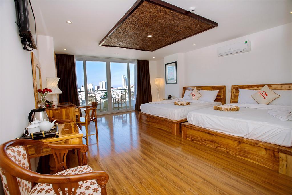 Senior Deluxe Family Room Balcony