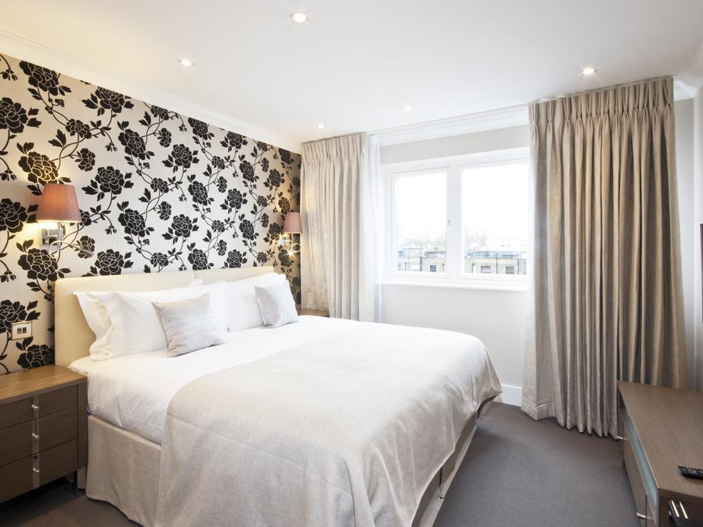 Deluxe One-Bedroom Apartment