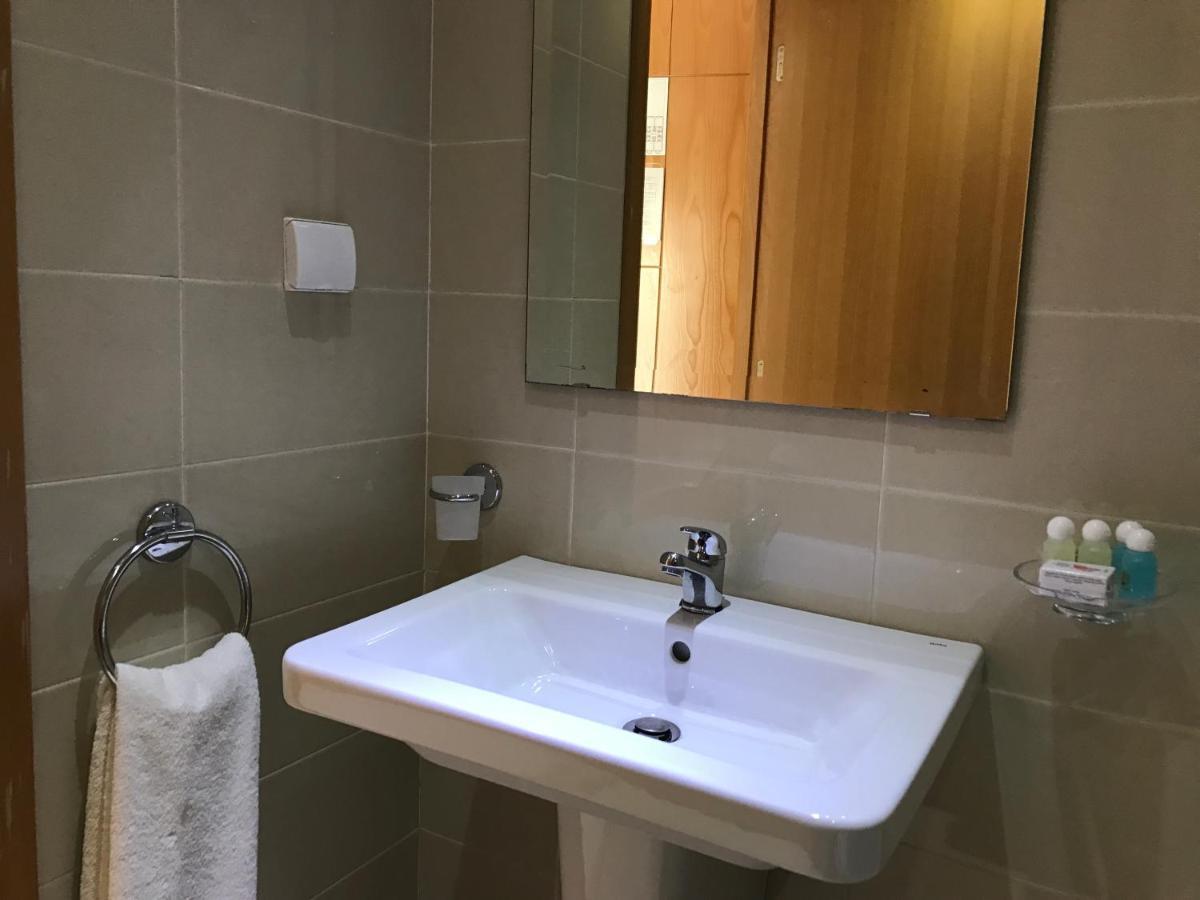 Standard Single Room Shower