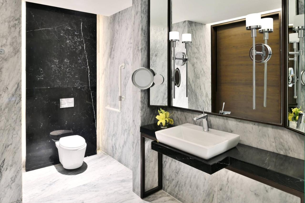 Deluxe Suite Executive Lounge Access & Two way Airport Transfer,1608316204:JPEG