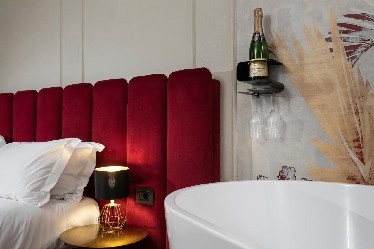 Deluxe Double Room Bath