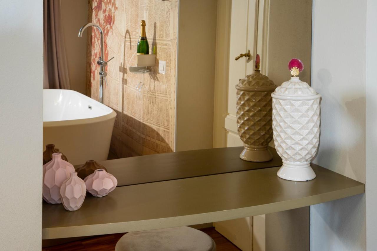 Deluxe Double Room Bath