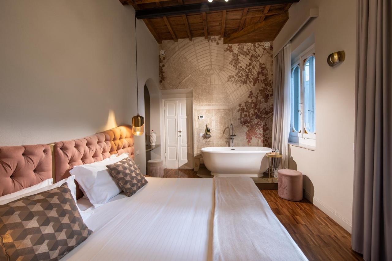 Deluxe Double Room Bath