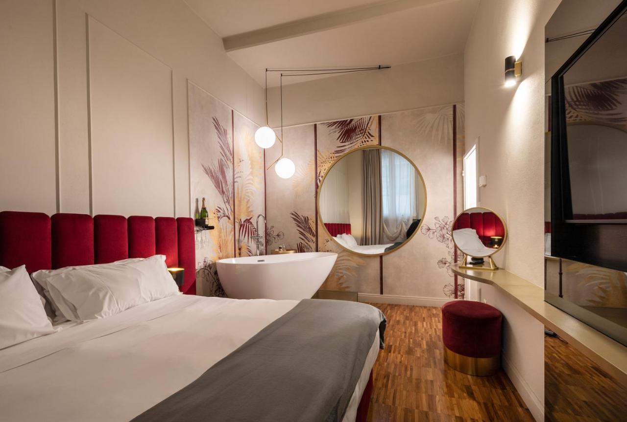 Deluxe Double Room Bath