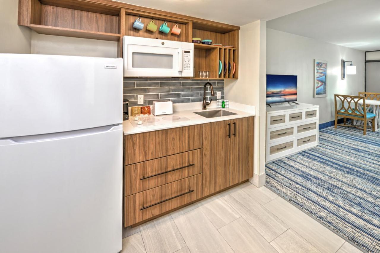Queen Room Two Queen Beds Kitchen Ocean View