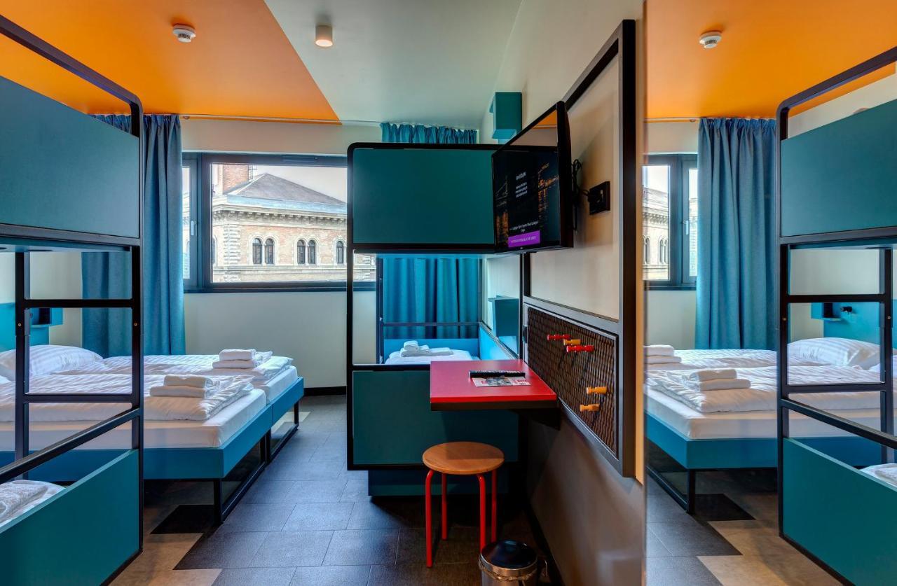 Bed 6-Bed Female Dormitory Room